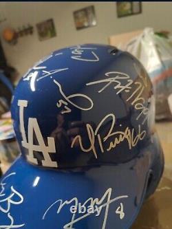 2018 Dodgers Autographed Helmet 19 Signatures Kershaw, Bellinger, Joc, Roberts