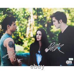 Robert Pattinson / Taylor Lautner Signed Trio Photo #2 with BAS (11x14)