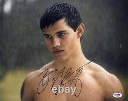 THE TWILIGHT SAGA autographs, THREE signed oversize photos