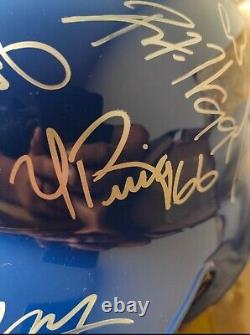 2018 Casque dédicacé des Dodgers 19 Signatures Kershaw, Bellinger, Joc, Roberts