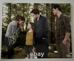 Photo dédicacée de Twilight avec Robert Pattinson, Kristen Stewart, Taylor Lautner - COA