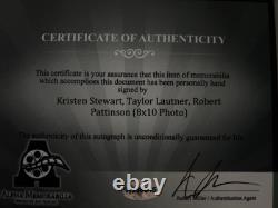 Photo dédicacée de Twilight avec Robert Pattinson, Kristen Stewart, Taylor Lautner - COA