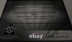 Photo dédicacée de Twilight avec Robert Pattinson, Kristen Stewart, Taylor Lautner - COA