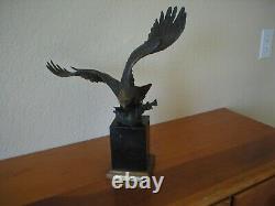 SCULPTURE EN BRONZE LE PÊCHEUR par ROBERT TAYLOR (XXe siècle) NUMÉROTÉ 4/40, DATÉ DE 87