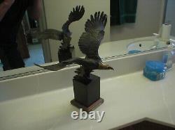 SCULPTURE EN BRONZE LE PÊCHEUR par ROBERT TAYLOR (XXe siècle) NUMÉROTÉ 4/40, DATÉ DE 87